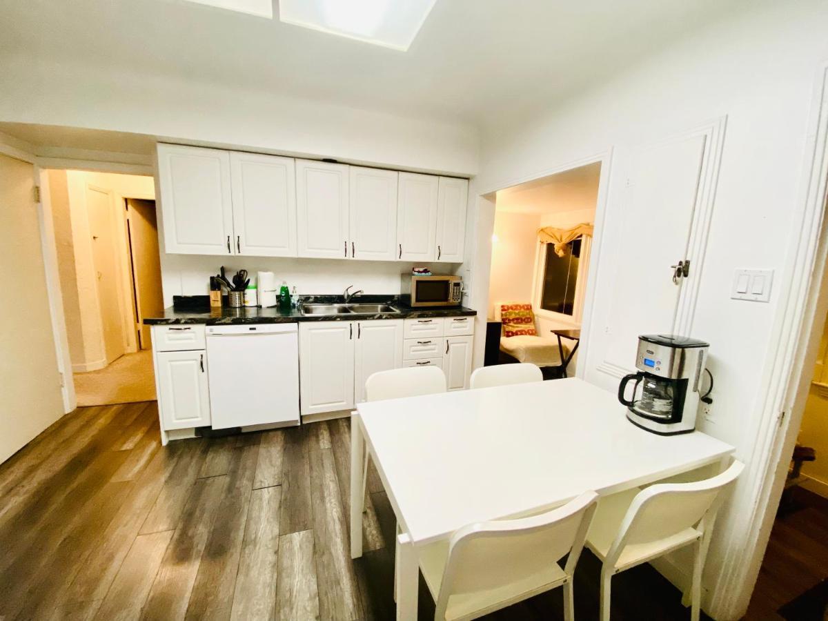 Artistic Apartment Near Downtown Виктория Экстерьер фото