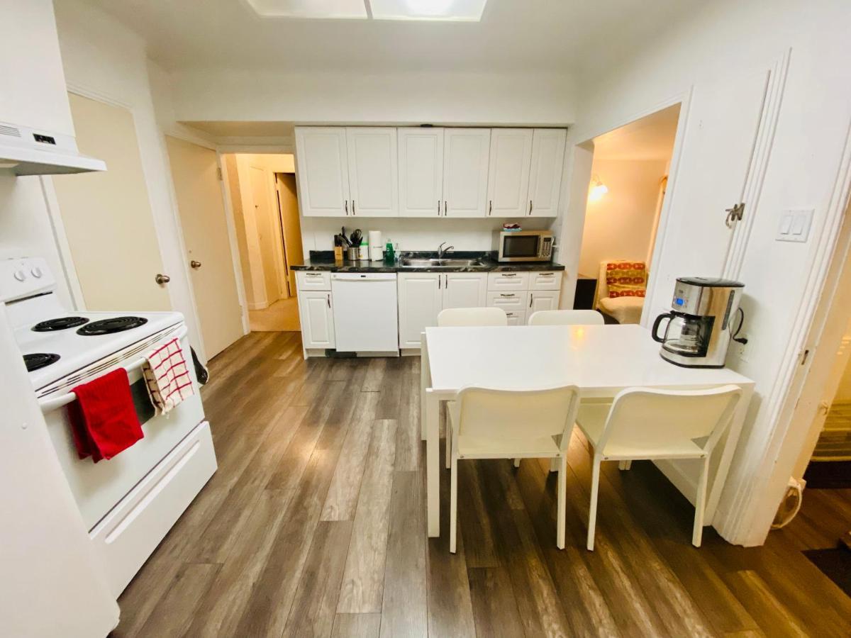 Artistic Apartment Near Downtown Виктория Экстерьер фото