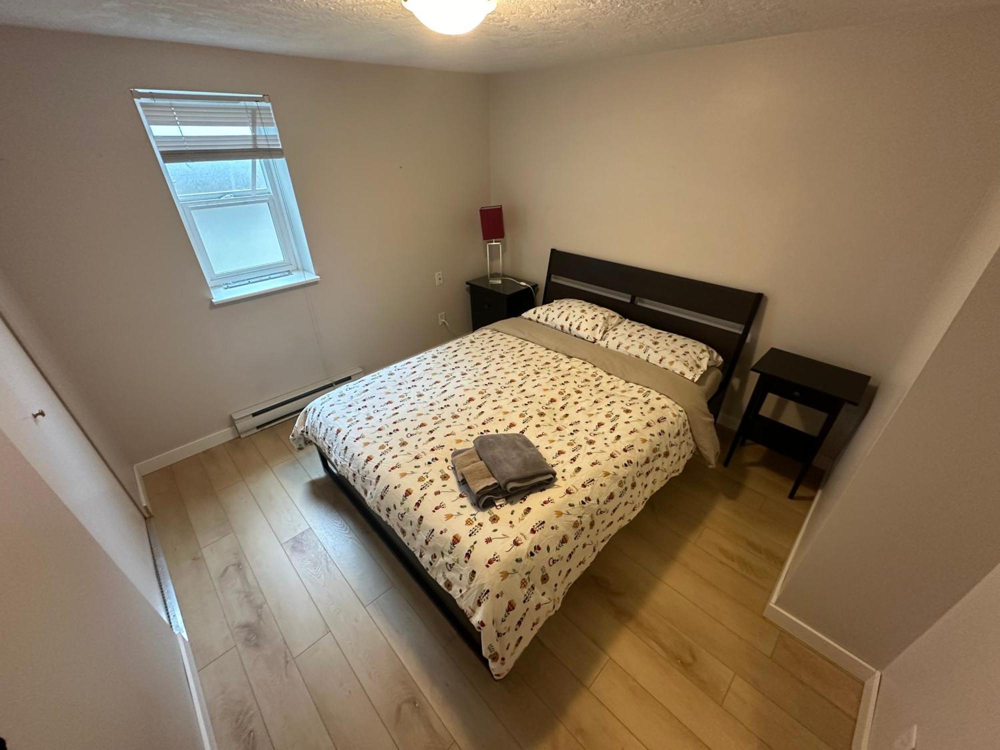 Artistic Apartment Near Downtown Виктория Экстерьер фото