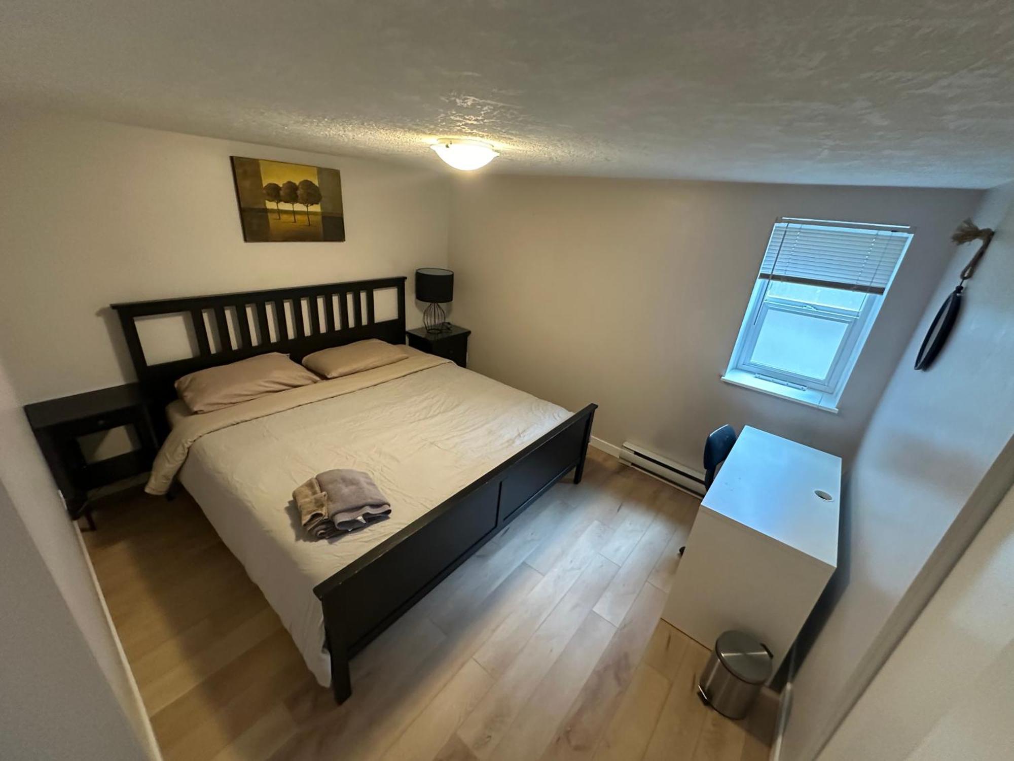Artistic Apartment Near Downtown Виктория Экстерьер фото